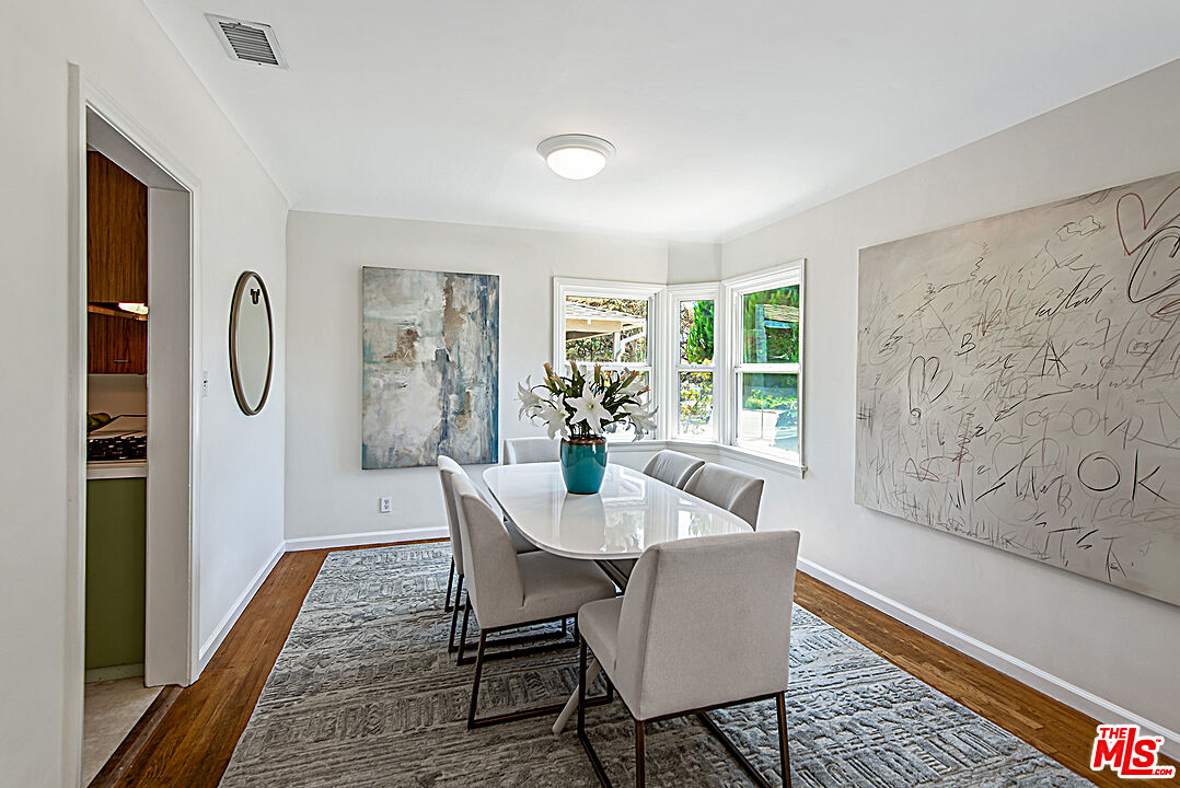 listing main picture