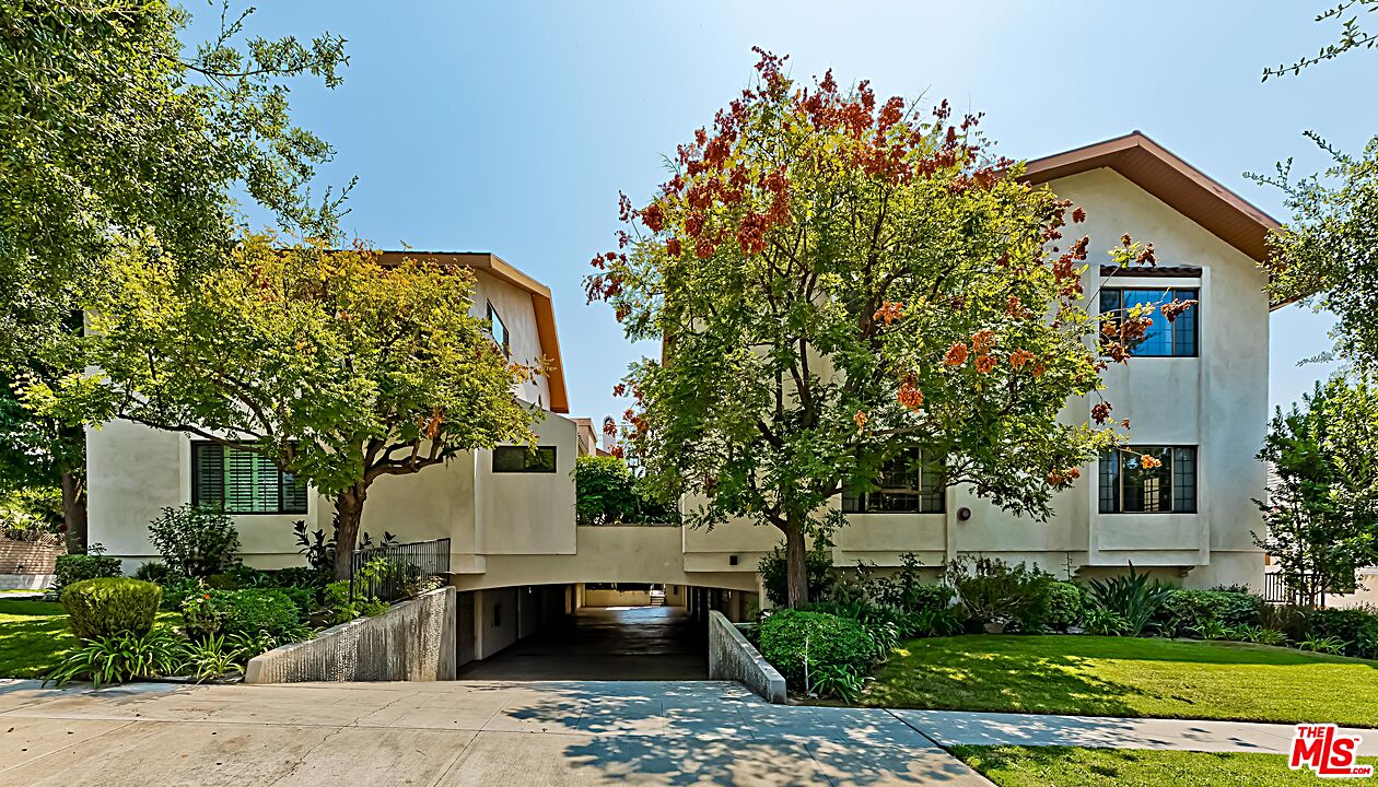 Photo of 103 S Kenneth Rd, Burbank, CA 91501