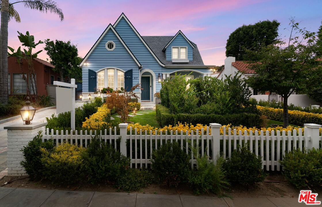 Photo of 217 N Windsor Blvd, Los Angeles, CA 90004