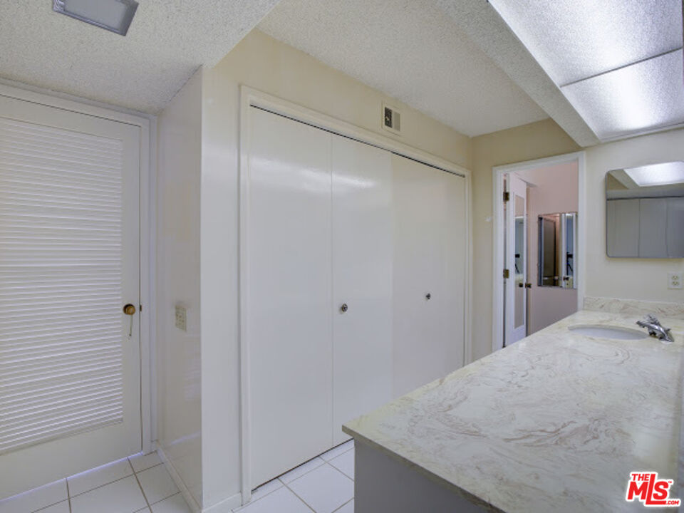 Image 19 for 73212 Shadow Mountain Dr