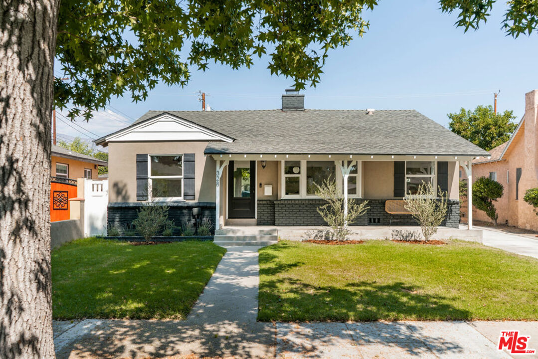 Photo of 328 N Shelton St, Burbank, CA 91506