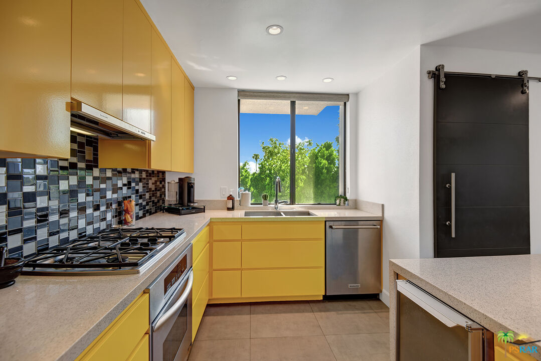 Image 8 for 1530 N Kaweah Rd