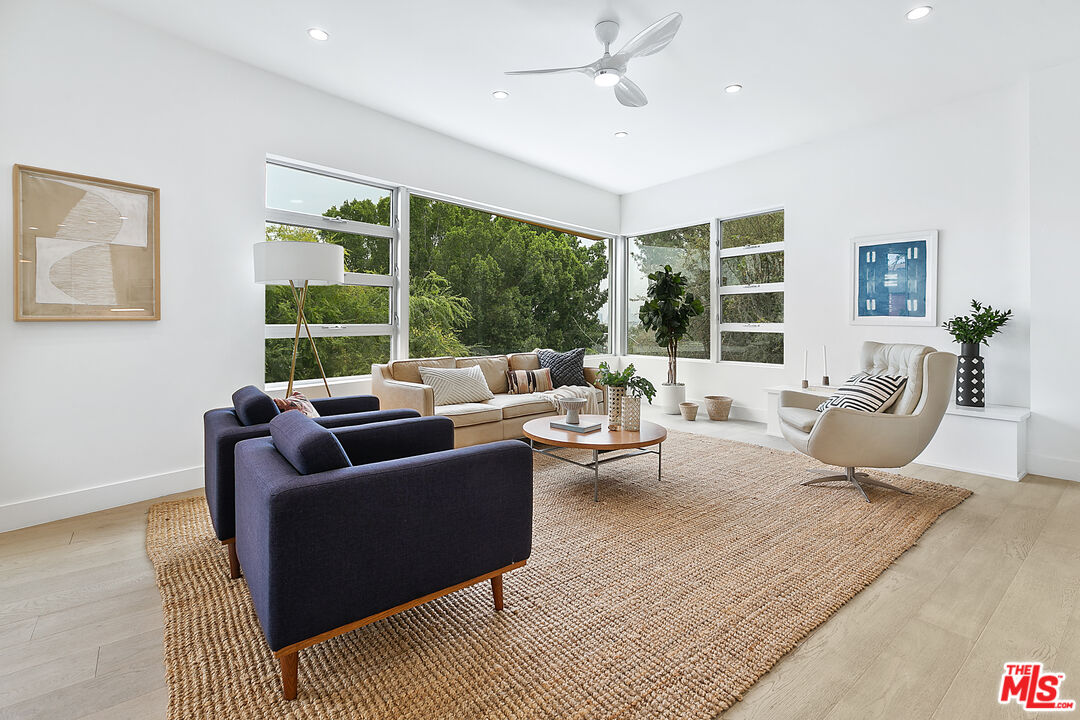 Photo of 933 N ROBINSON St, Los Angeles, CA 90026