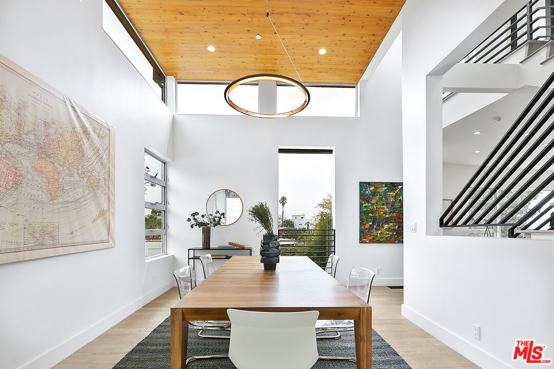 Photo of 933 N ROBINSON St, Los Angeles, CA 90026