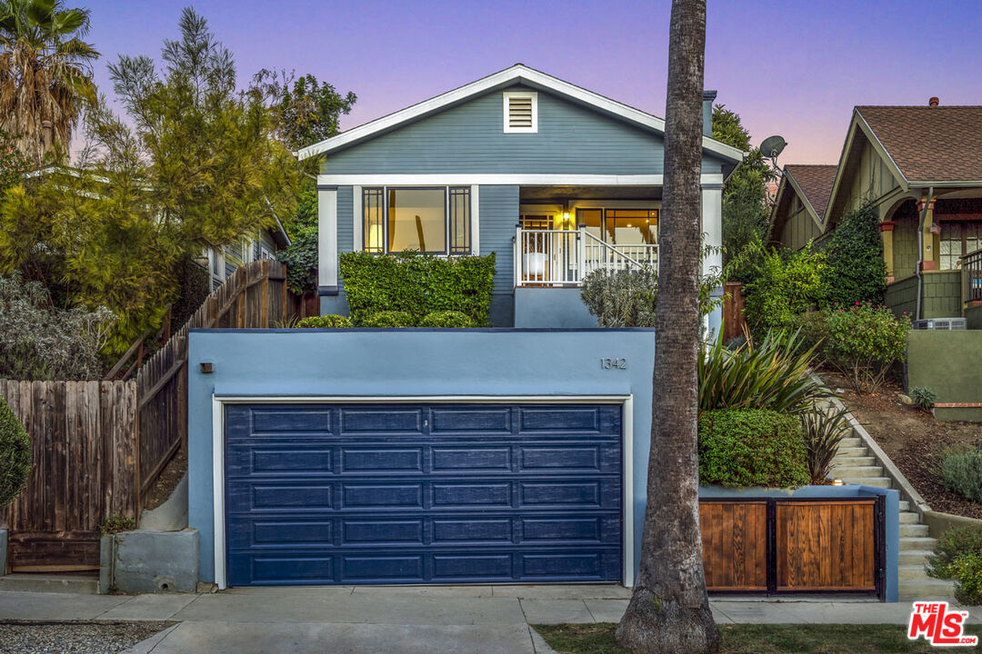 Photo of 1342 N Benton Way, Los Angeles, CA 90026