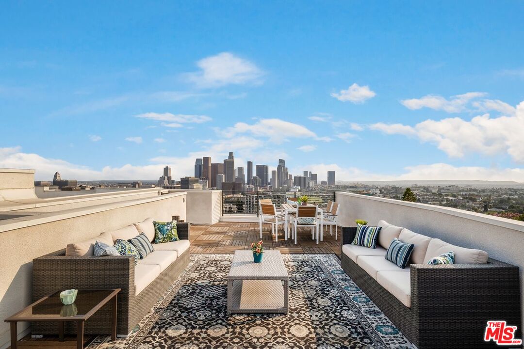 Photo of 1039 N White Knoll Dr, Los Angeles, CA 90012