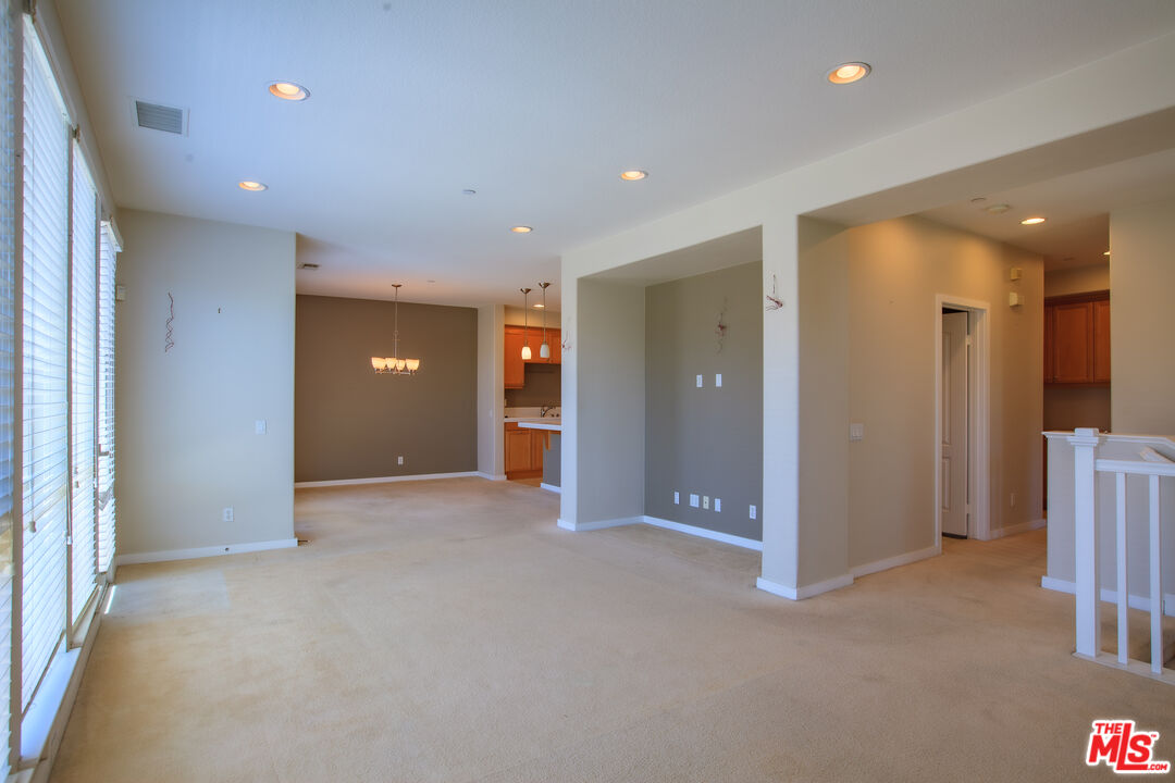 listing main picture