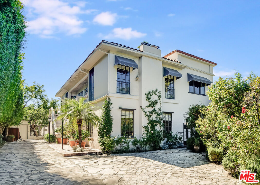 Photo of 677 S Mccadden Pl, Los Angeles, CA 90005