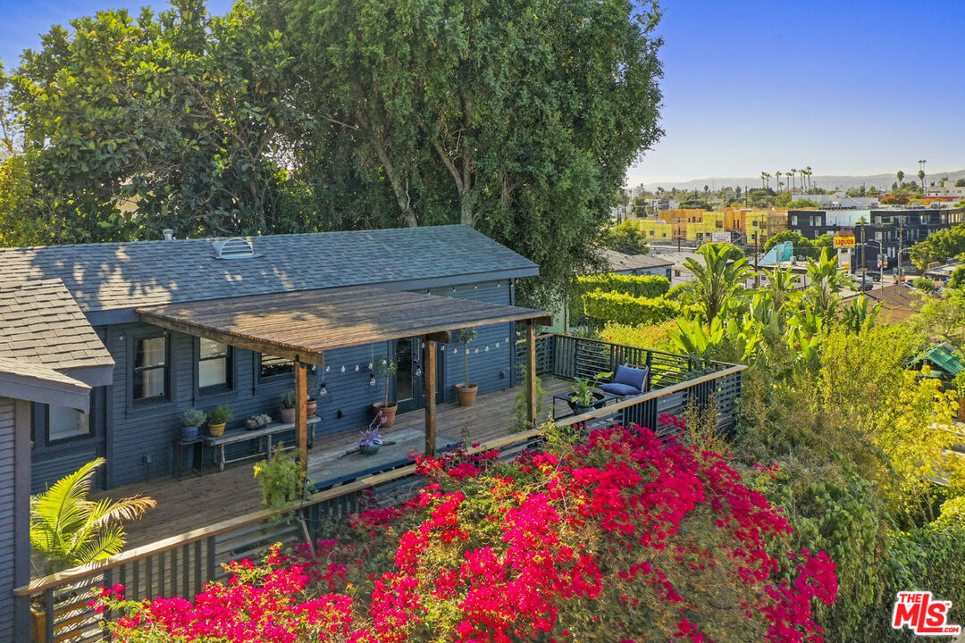 Photo of 636 N Vendome St, Los Angeles, CA 90026