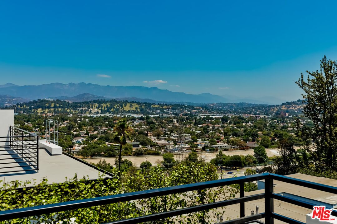 Photo of 2901 Waverly Dr #2, Los Angeles, CA 90039
