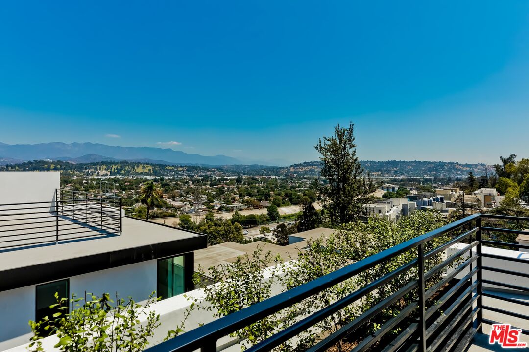 Photo of 2901 Waverly Dr ##9, Los Angeles, CA 90039
