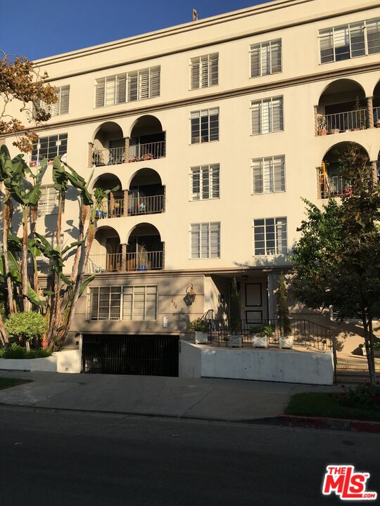 Photo of 434 S Canon Dr #201, Beverly Hills, CA 90212