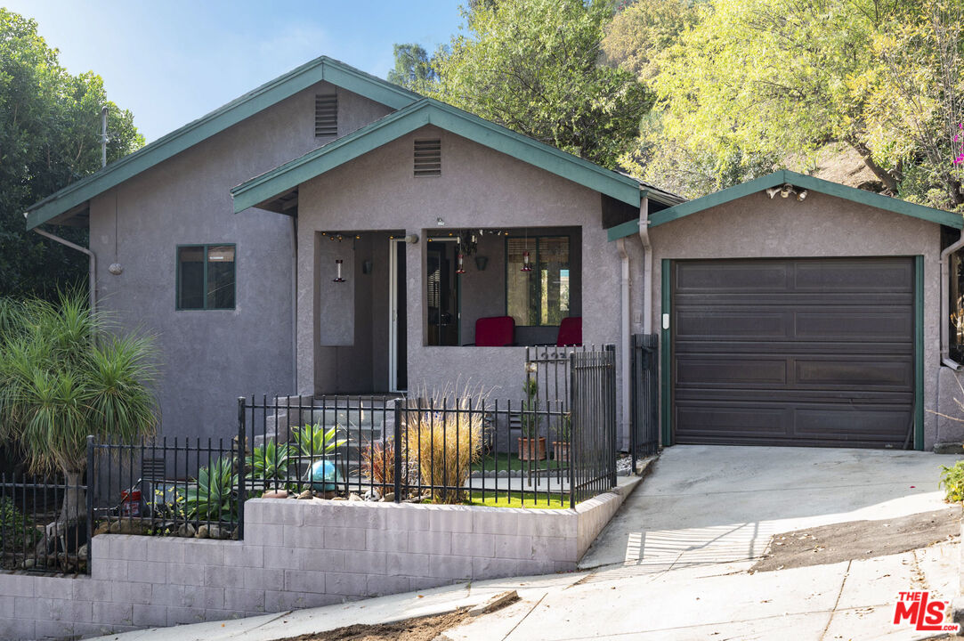 Photo of 2234 Aaron St, Los Angeles, CA 90026