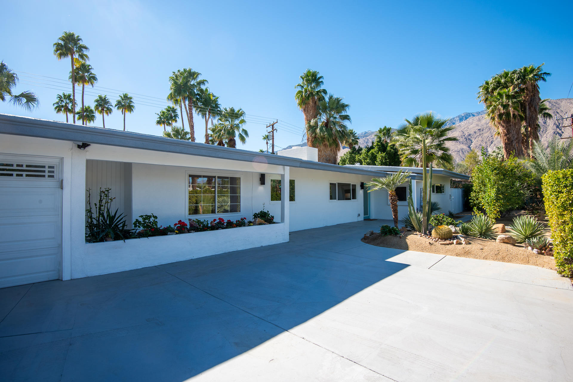 Image Number 1 for 1075 E Sunny Dunes Road in Palm Springs