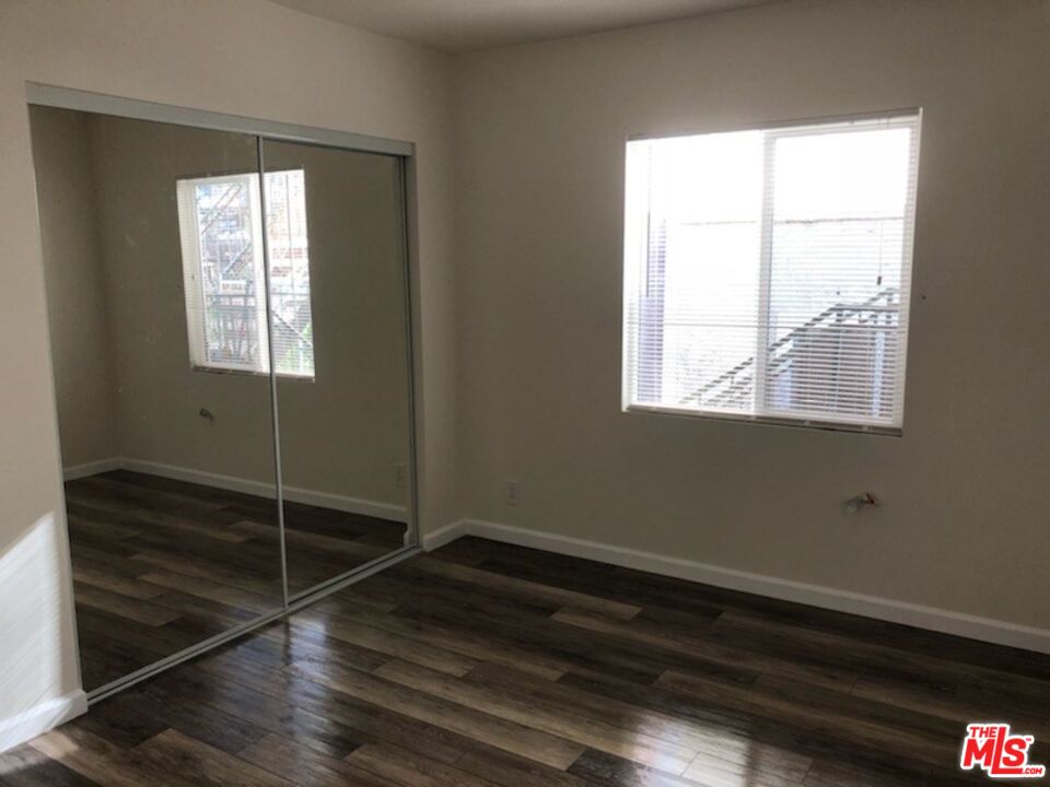 listing main picture