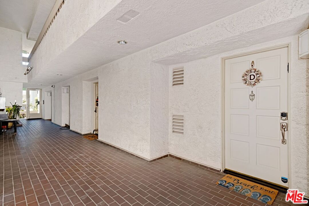 listing main picture