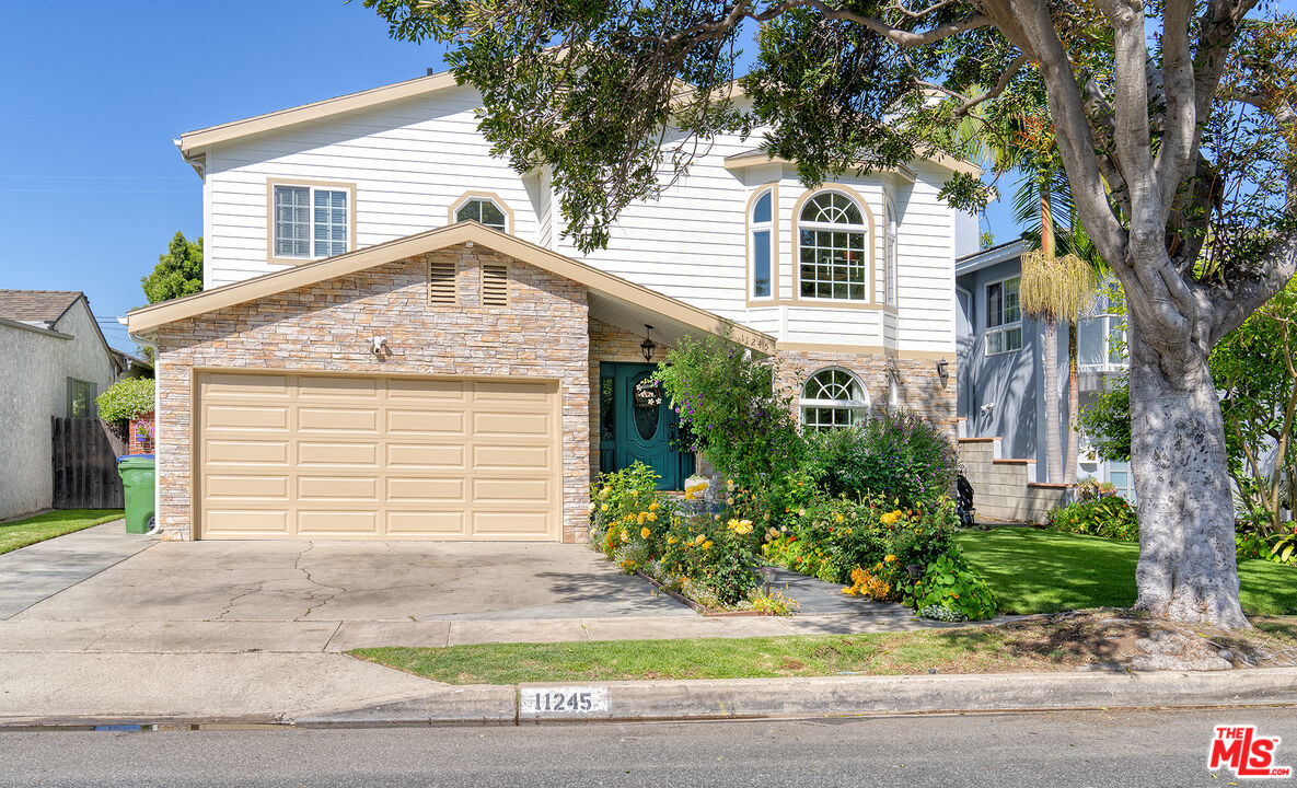 Photo of 11245 RYANDALE DR, CULVER CITY, CA 90230