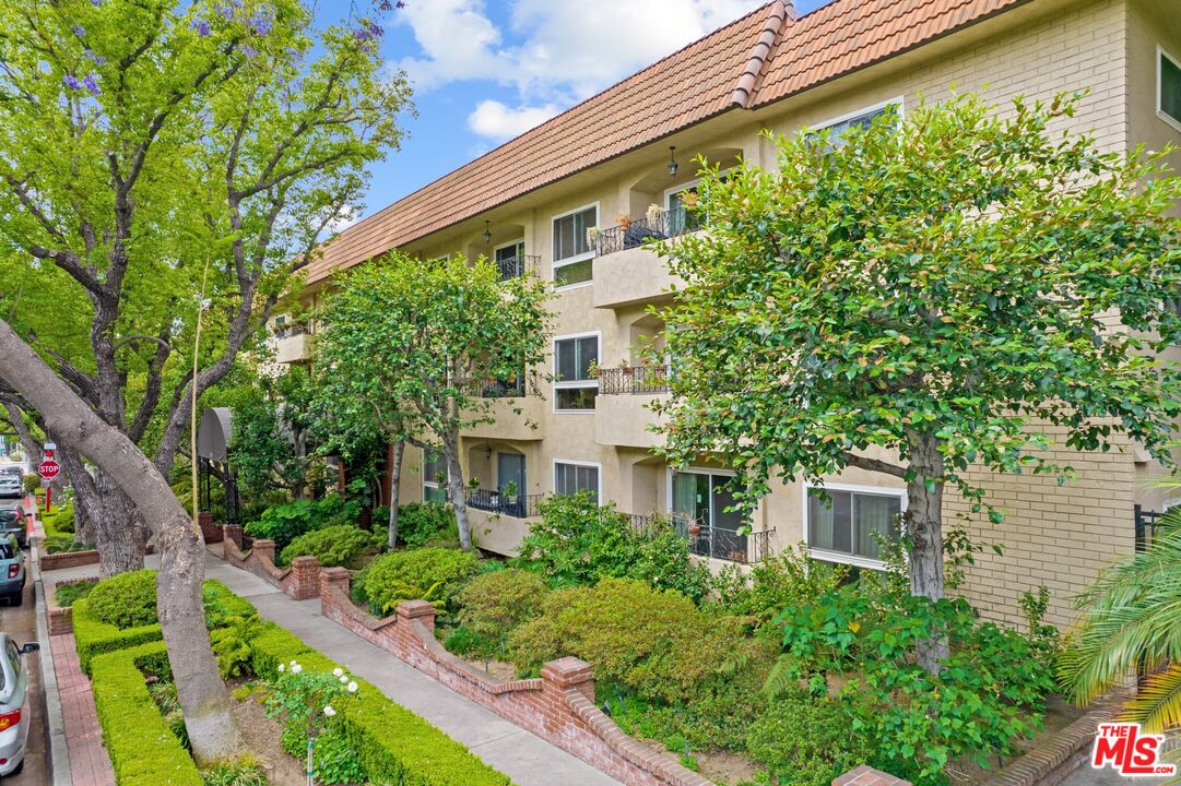 Photo of 1203 N Sweetzer Ave #206, West Hollywood, CA 90069