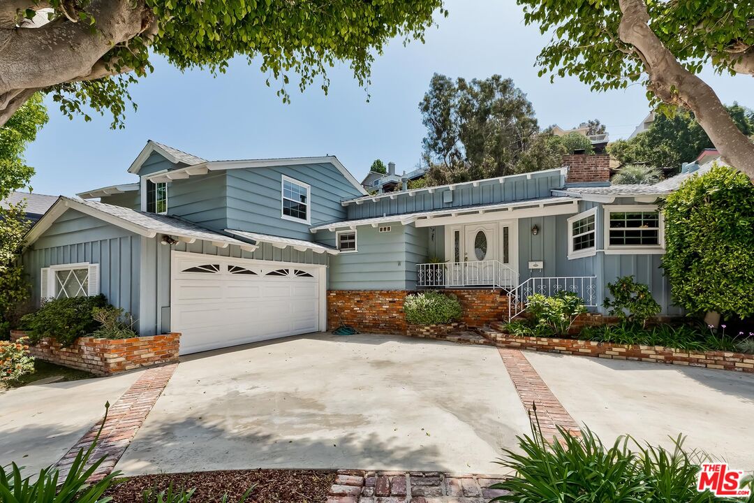 Photo of 10634 DRAKEWOOD AVE, CULVER CITY, CA 90230