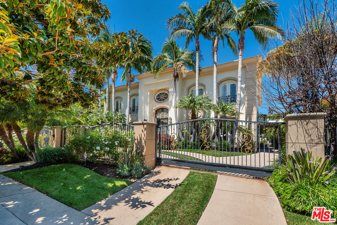Photo of 510 N CRESCENT DR, BEVERLY HILLS, CA 90210