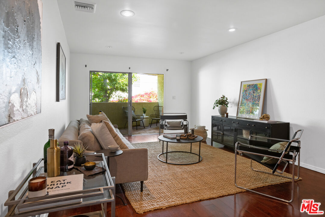 Photo of 8577 Rugby Dr #204, West Hollywood, CA 90069