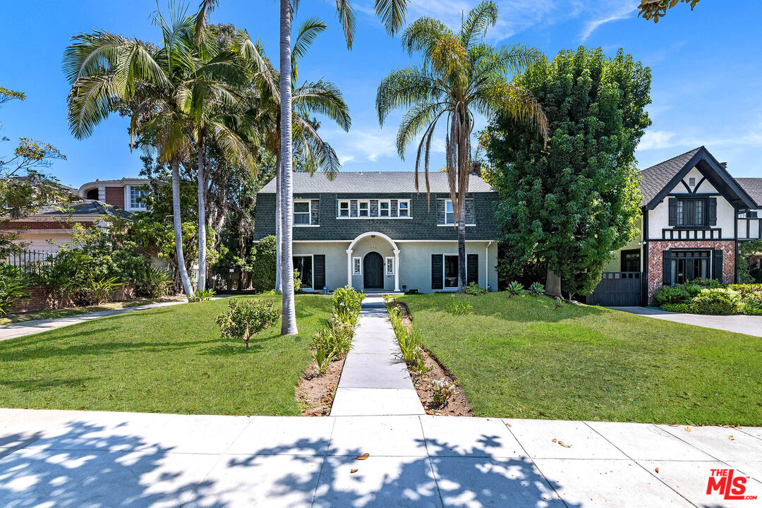 Photo of 714 N Crescent Dr, Beverly Hills, CA 90210