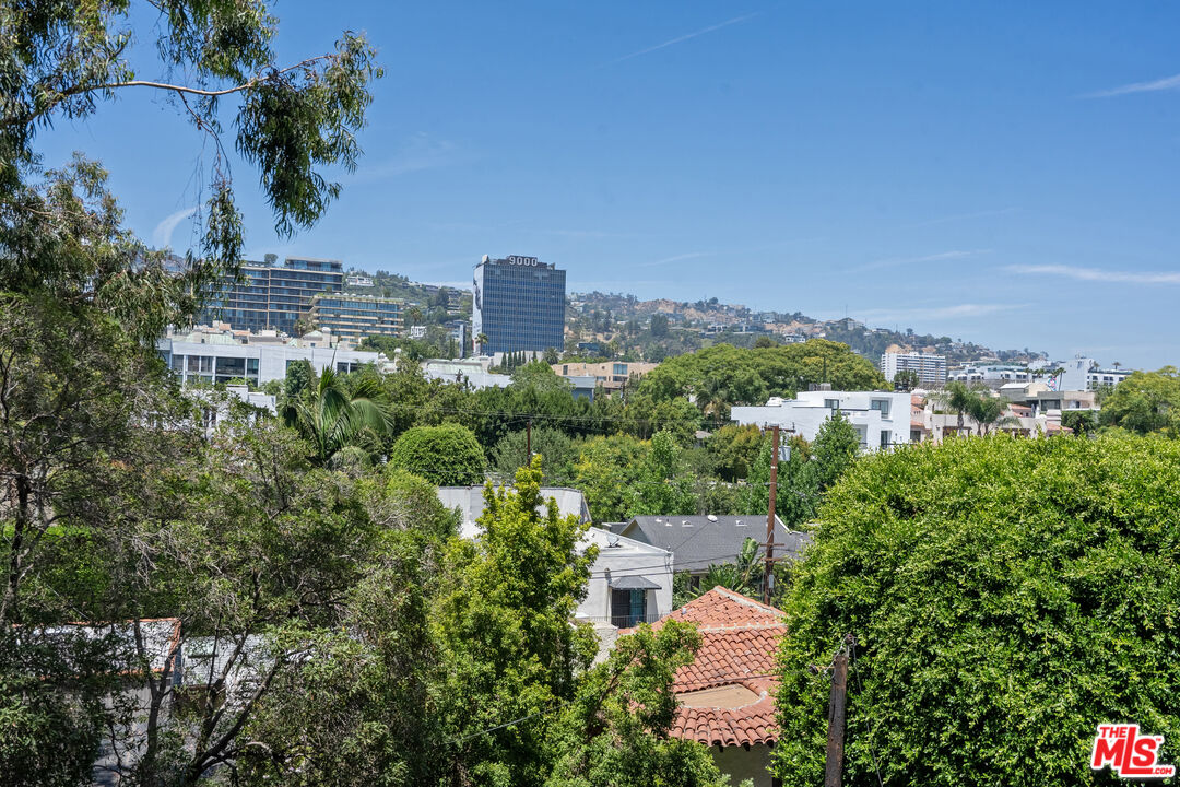 Photo of 838 N Doheny Dr #504, West Hollywood, CA 90069