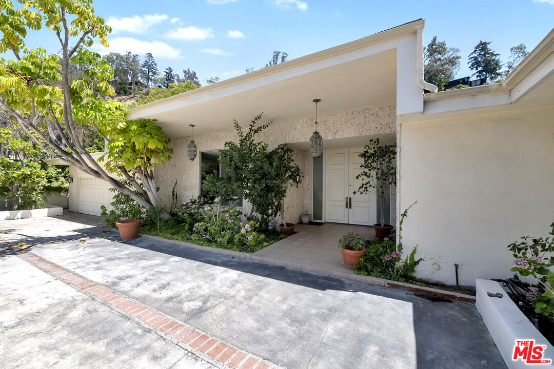 Photo of 1836 Loma Vista Dr, Beverly Hills, CA 90210
