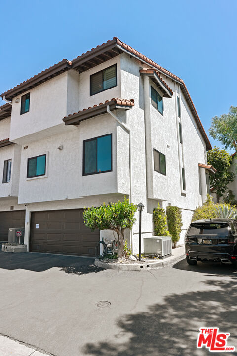 listing main picture