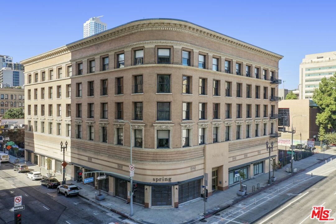 listing main picture