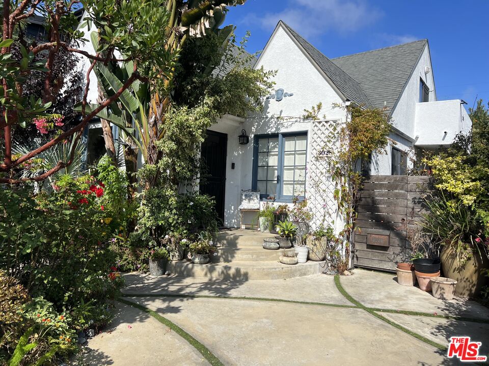 Photo of 3028 Stanford Ave, Venice, CA 90292