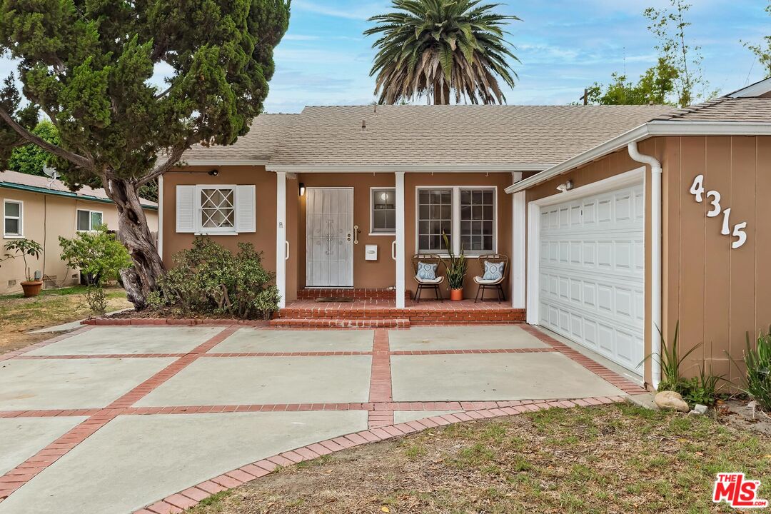 Photo of 4315 Le Bourget Ave, Culver City, CA 90232