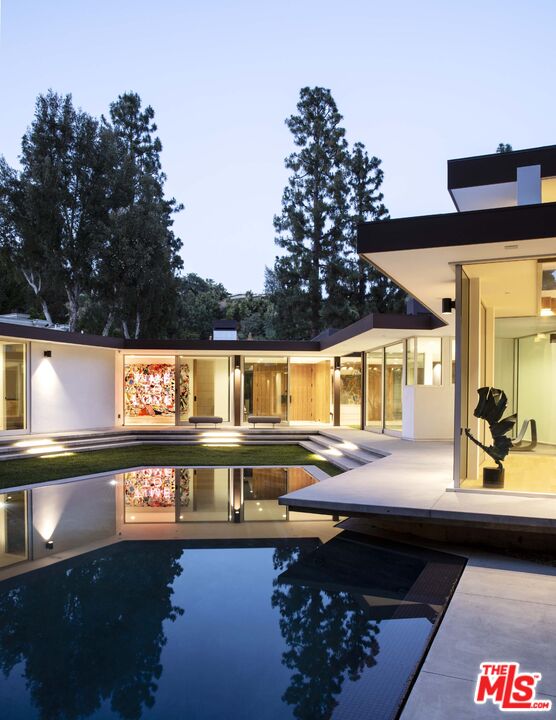 Photo of 1061 Loma Vista Dr, Beverly Hills, CA 90210