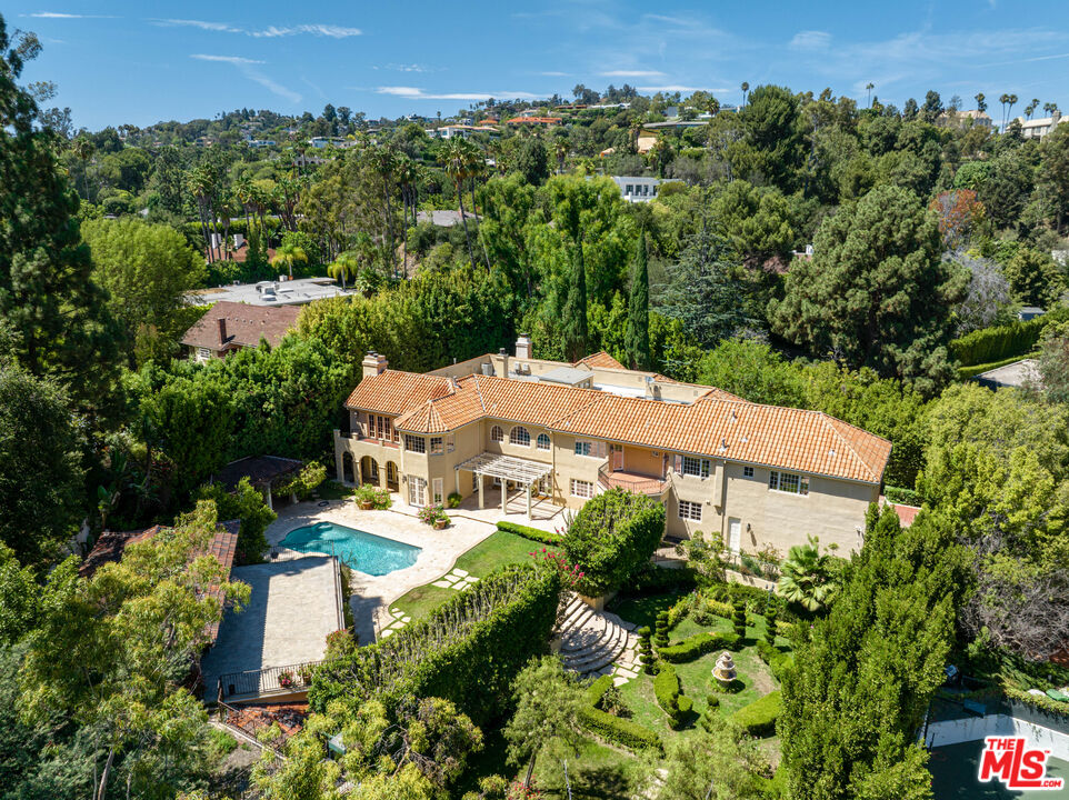Photo of 1055 Shadow Hill Way, Beverly Hills, CA 90210