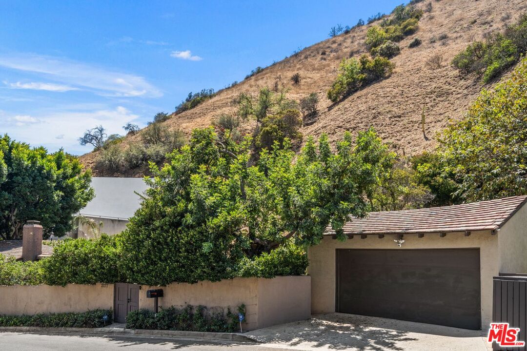 Photo of 2177 OUTPOST DR, LOS ANGELES, CA 90068