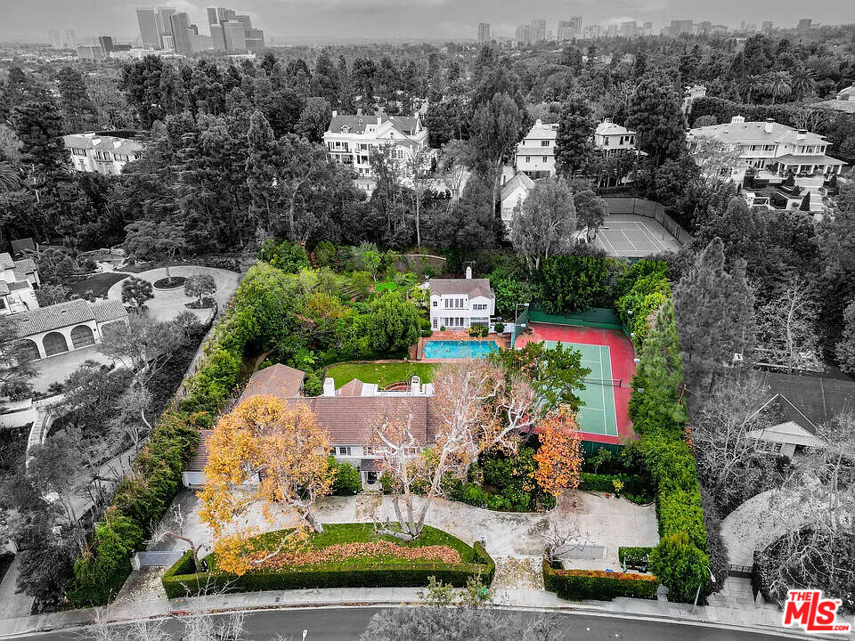 Photo of 1009 Laurel Way, Beverly Hills, CA 90210