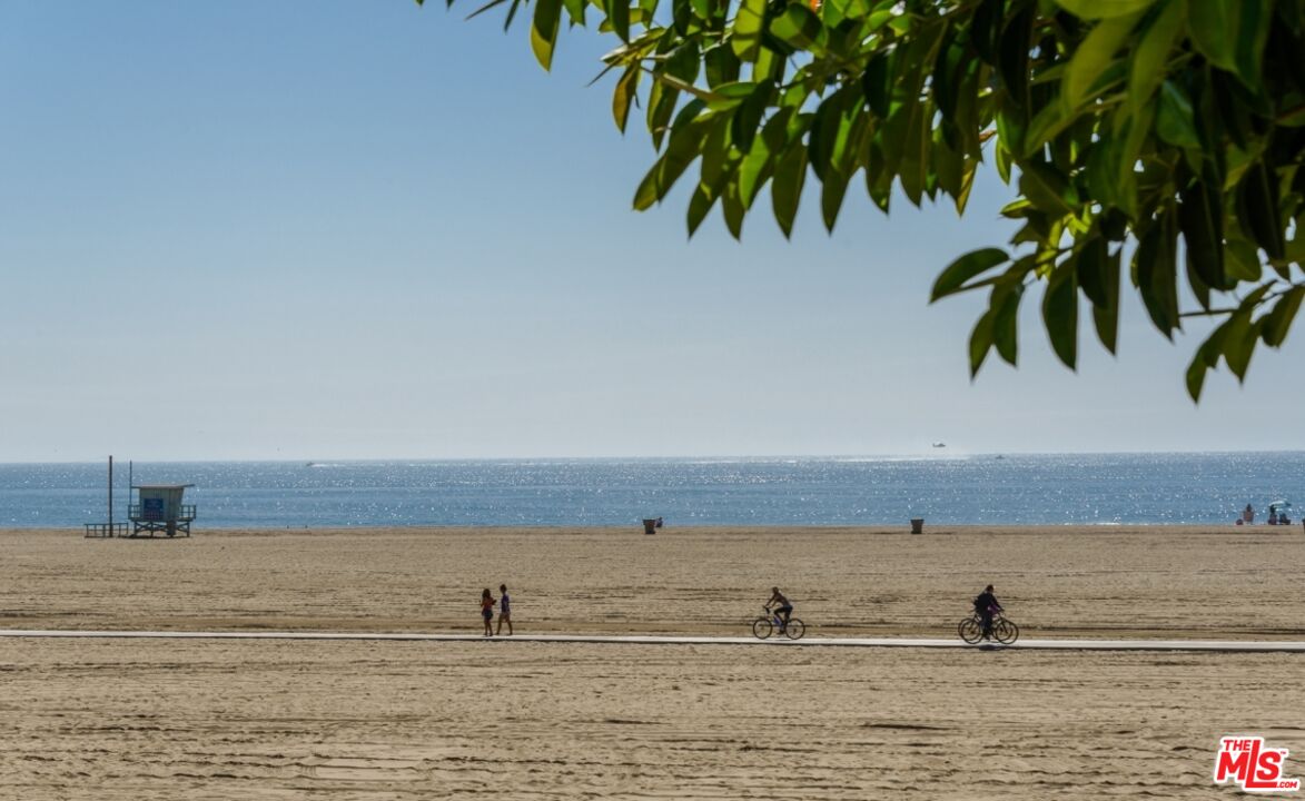 Photo of 1024 Palisades Beach Rd, Santa Monica, CA 90403