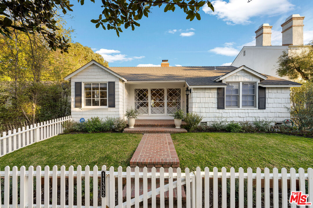 Photo of 11332 BOLAS ST, LOS ANGELES, CA 90049
