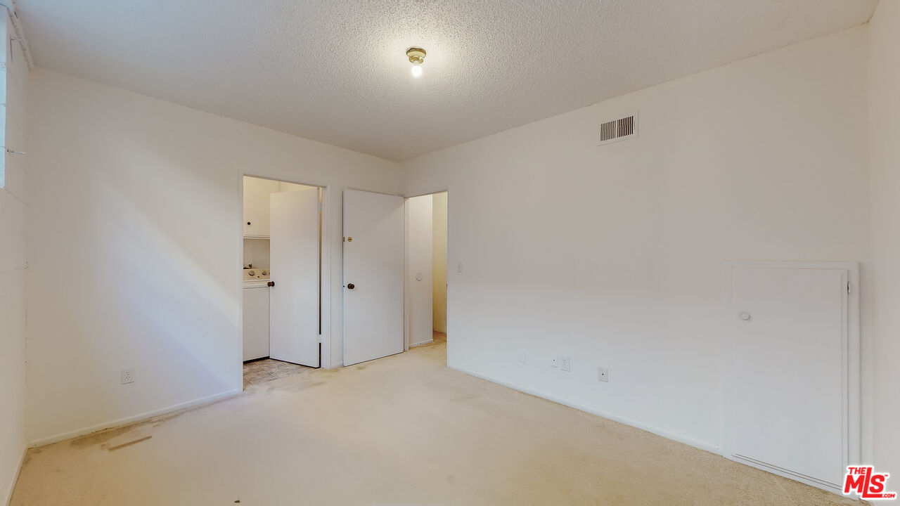 listing main picture