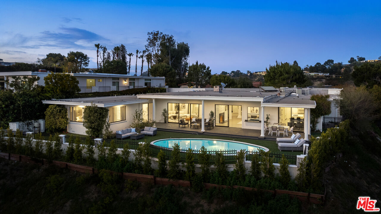 Photo of 600 Clinton Pl, Beverly Hills, CA 90210