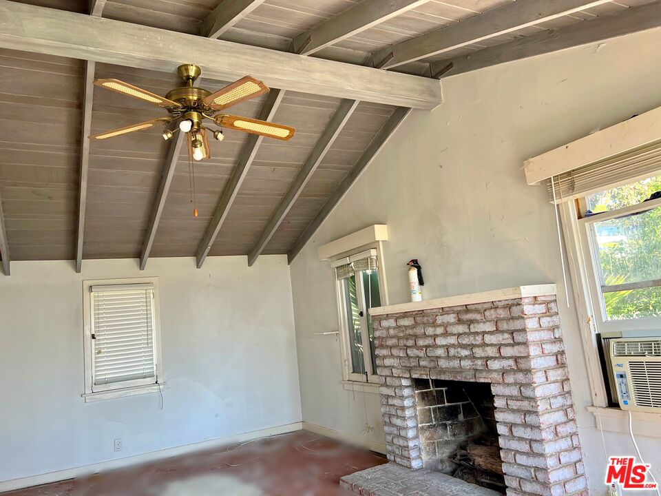 listing main picture