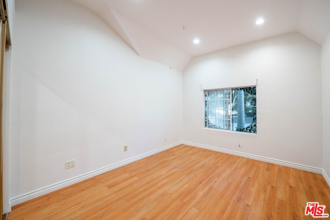 listing main picture