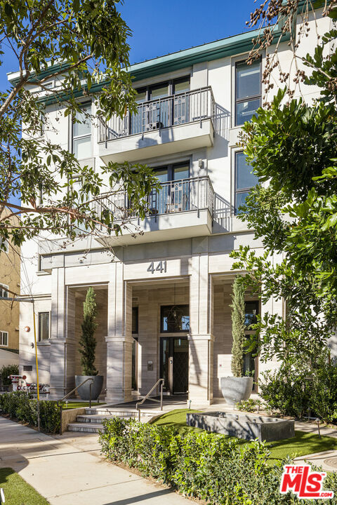 listing main picture