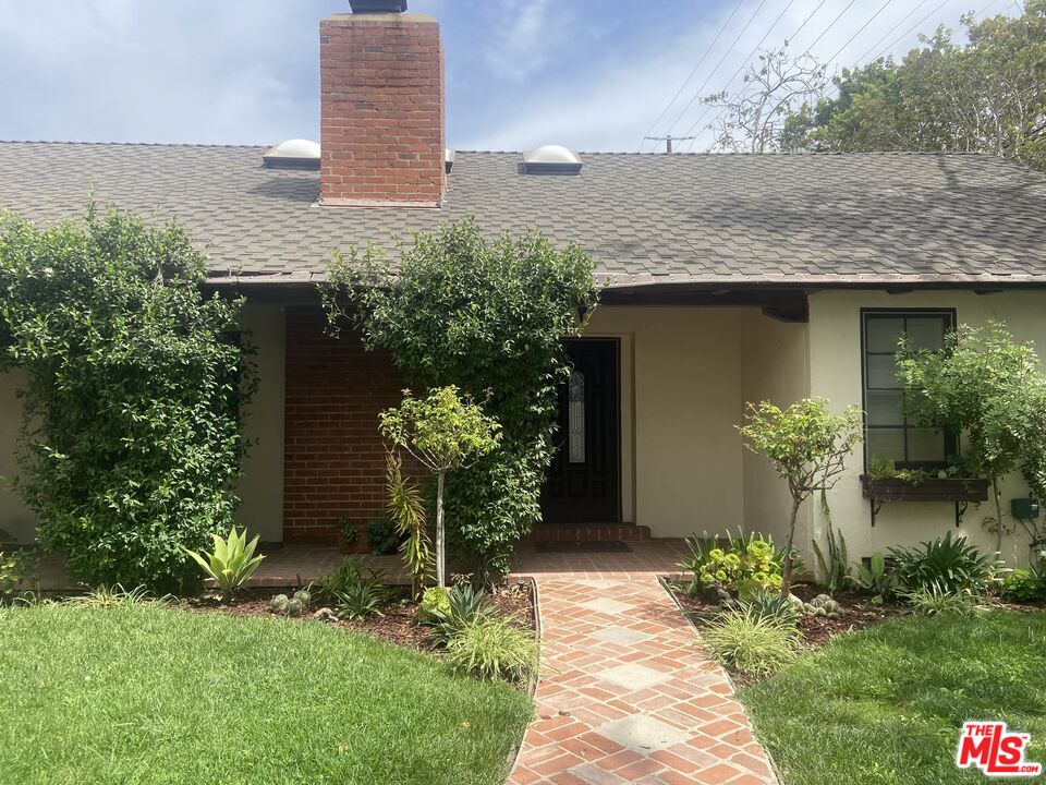 Photo of 3598 Mountain View Ave, Los Angeles, CA 90066