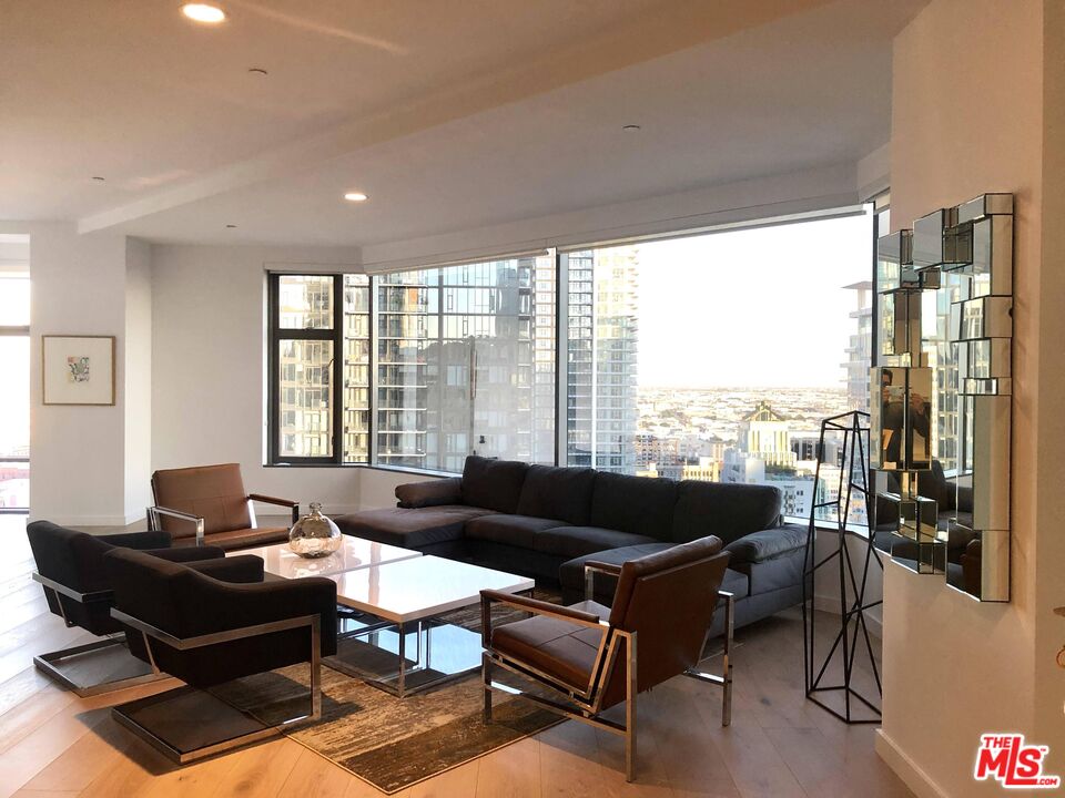 Photo of 801 S Grand Ave #2211, Los Angeles, CA 90017