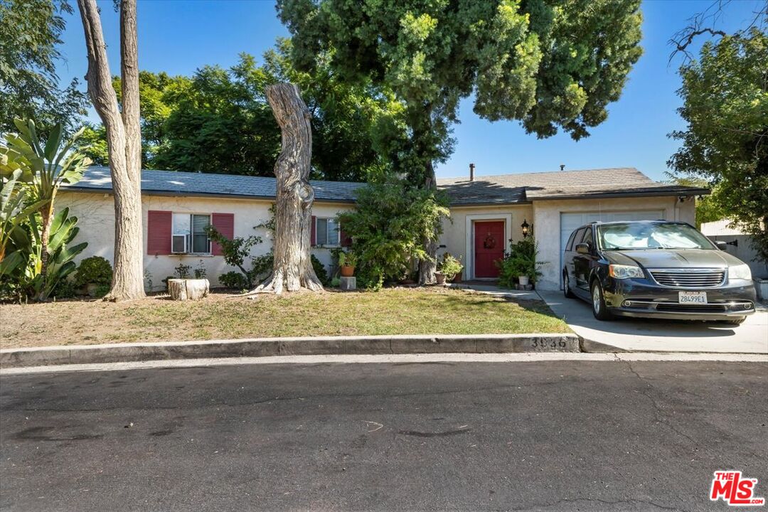 Photo of 3936 Roderick Rd, Los Angeles, CA 90065