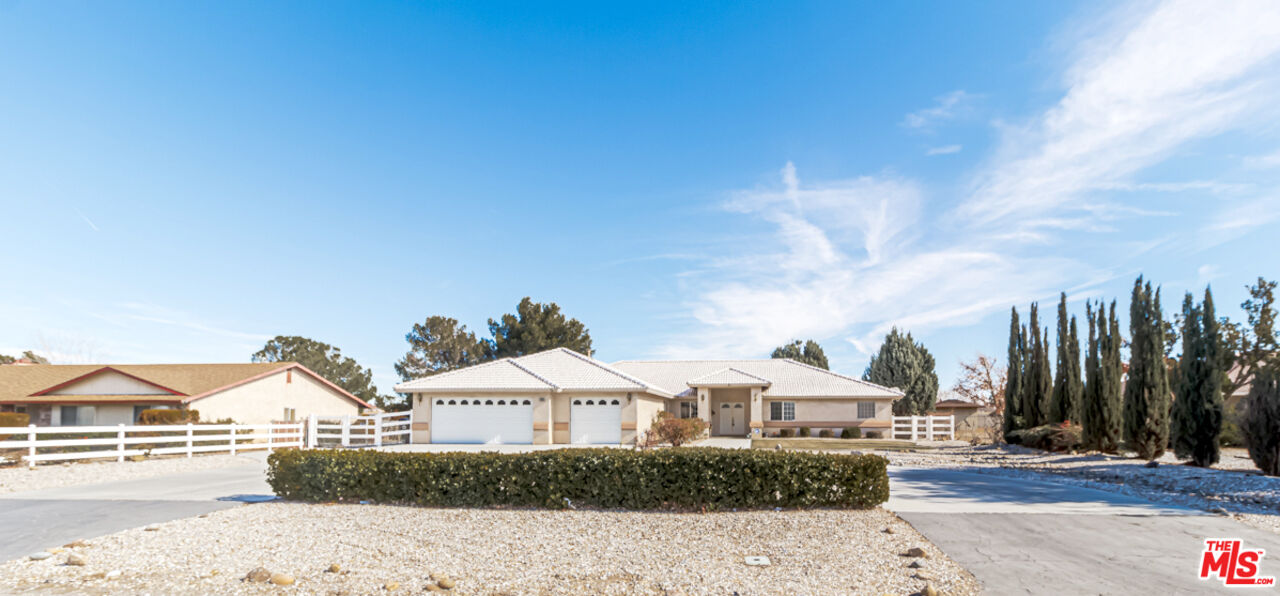 Photo of 12395 Yorkshire Dr, Apple Valley, CA 92308