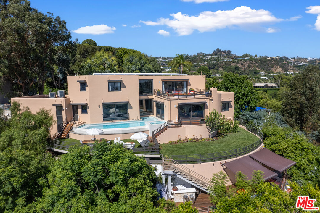 9330 Beverly Crest Dr