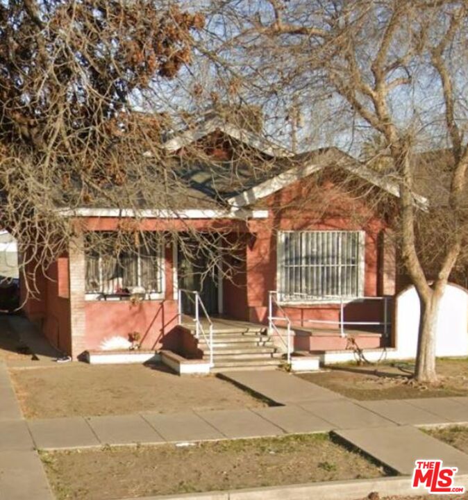 Photo of 426 Chester Ave, Bakersfield, CA 93301