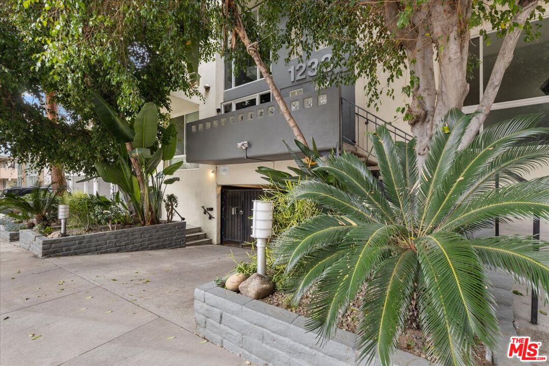 Photo of 1233 N Flores St #202, West Hollywood, CA 90069